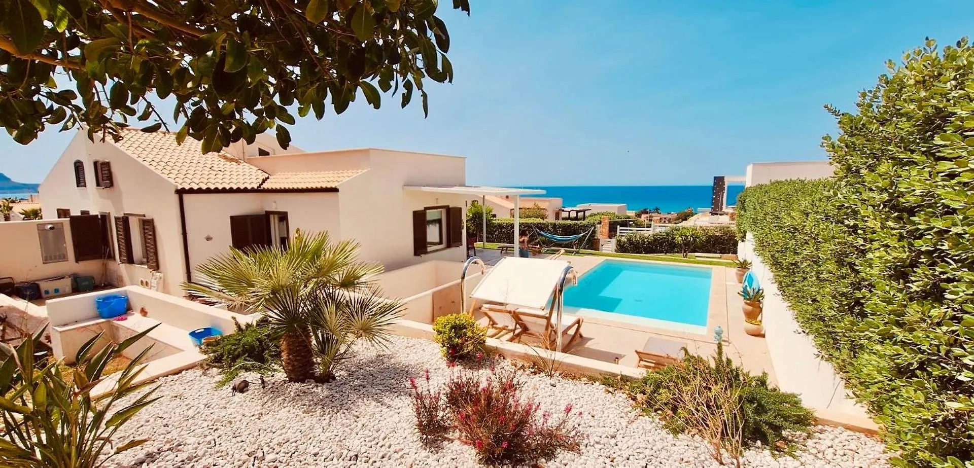 Villa Nina A Mare, Baia Di Cornino, كوستوناتشي